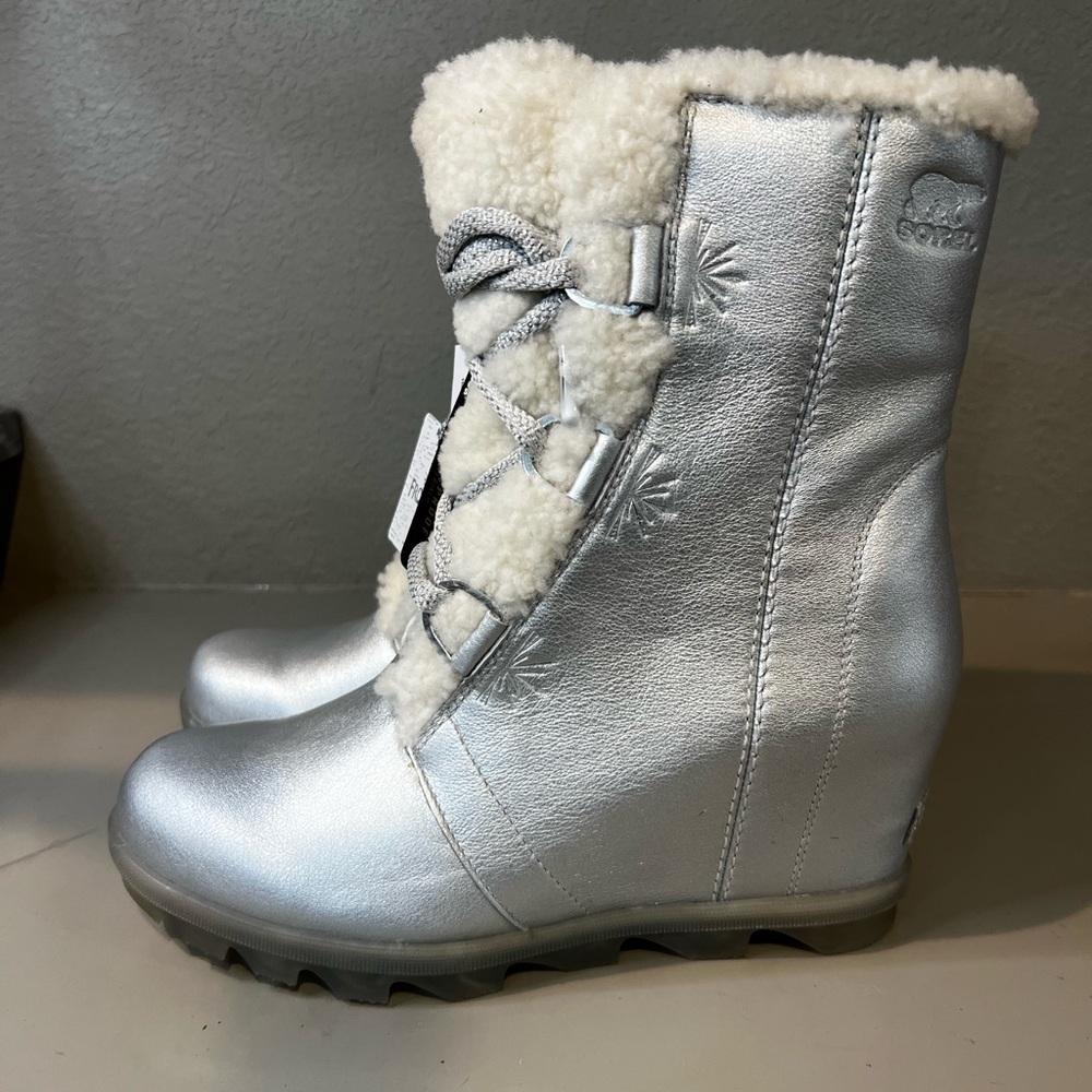 ✨ NWT SOREL Frozen II Silver Winter Boots | Faux Shearling | Waterproof, Size 10